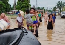 Respons Cepat Bantu Korban Banjir Muratara, Kapolda Sumsel: Bukti Polri Hadir Ditengah Masyarakat