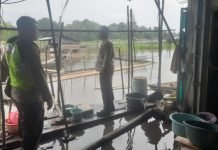 Curah Hujan Tinggi, Jajaran Polsek SP Padang Patroli di Bantaran Sungai Komering