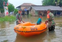Desa Talang Batu Mesuji Timur Banjir, Prajurit Kodim 0426/TB Siaga Bantu Warga