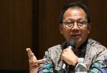 Mingrum Gumay Lakukan Pencoblosan di TPS Sukabumi Bandar Lampung