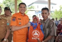 Terkena Musibah Banjir, Bupati OI Tinjau dan Beri Bantuan ke Masyarakat Desa Soak Batok