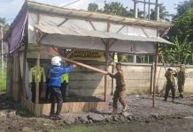 Satpol PP OKI Bongkar Bangunan Liar di Area Pintu Exit Tol Celikah Kayuagung