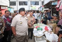 Gubernur Arinal Pantau OP Beras di Pasar Panjang Bandar Lampung