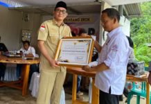 Bupati PALI Berikan Piagam Penghargaan ke Organisasi Pers