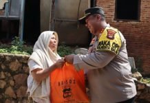 Polresta Bandar Lampung Bagikan Ratusan Paket Sembako Bagi Warga Terdampak Banjir