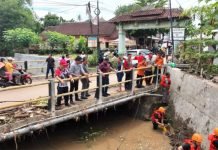 Bupati Nanang Sambangi Lokasi Terdampak Banjir di Desa Hajimena