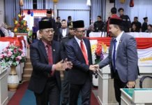 Sekdaprov Fahrizal Serahkan LKPJ Kepala Daerah Tahun 2023 Kepada Ketua DPRD Lampung