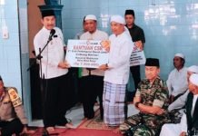 Pj. Bupati Asraf Gelar Safari Jumat dan Serahkan Bantuan CSR di Desa Koto Petai