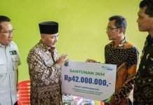 Pj. Bupati Apriyadi Antar Langsung Santunan BPJS Ketenagakerjaan ke Kediaman Almarhum Sekdes Sungai Batang