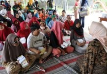 Riana Sari Arinal Lepas Anggota LKKS Lampung Untuk Bagikan Paket Makanan Buka Puasa