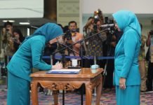 Riana Sari Arinal Lantik Agnesia Bulan Rurianti Sebagai Pj. Ketua TP PKK dan Dekranasda Pringsewu