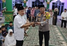 Saat Safari Ramadhan ke Kijang Ulu, Kapolres OKI Kembali Terima Serahan Senpira dari Warga