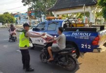 Polres OKI dan Polsek Jajaran Serentak Bagikan Takjil ke Masyarakat