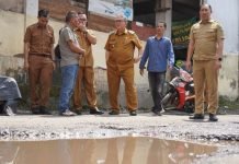 Tindaklanjuti Keluhan Masyarakat, Pj. Bupati Muara Enim Sidak Jalan Rusak