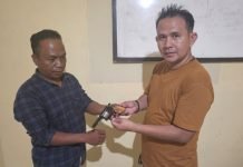Warga Desa Berkat Secara Sukarela Serahkan Senpira ke Polsek SP Padang