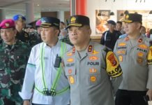 Pastikan Kondisi Pelabuhan Bakauheni Aman, TNI-Polri Sapa Pemudik