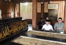 Pj. Bupati Tubaba Lakukan Ziarah ke Makam Raja-raja di Tiyuh Pagardewa