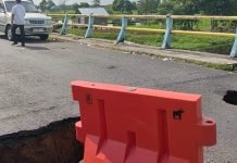 Jembatan Penghubung di SP Padang Semakin Berlubang, Hambat Aktivitas Warga