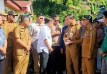 Didampingi Pj. Bupati Asraf, JK Kunjungi dan Salurkan Bantuan Korban Banjir