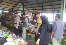 Cegah Aksi Kriminalitas, Polresta Bandar Lampung Intensifkan Patroli Jalan Kaki di Pasar Tradisional