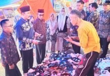 Pj. Bupati Kerinci Beli Sandal Lebaran Harga 100 Ribu di Balai Hiang: Tak Perlu Gengsi