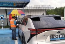 Puluhan Pemudik Pengguna Mobil Listrik Mengaku Nyaman Ngecas di Rest Area Tol Lampung