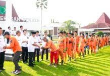 Ribuan Petugas Kebersihan dan Tukang Ojek di Muba Dapat THR dari Pj. Bupati Apriyadi