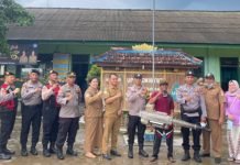 Tanggapi Keluhan Warga Terkait DBD, Polres Tubaba Lakukan Fogging di SDN 18 Tulang Bawang Tengah