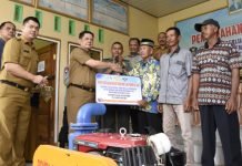 Pj. Bupati Tubaba Salurkan Bantuan Mesin Pompa Air