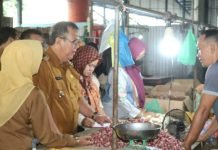 Gelar Operasi Pasar Murah, Pj. Bupati Muara Enim Subsidi 20 Komoditas Pokok