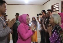 Warakawuri Polri Terharu Terima Kunci Rumah Layak Huni dari Kapolresta Bandar Lampung