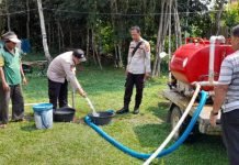 Polsek Pedamaran Salurkan Bantuan Air Bersih ke Warga Menang Raya