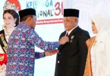 Nanang Ermanto dan Winarni Terima Tanda Kehormatan Satyalancana Wira Karya, Satu-satunya Wakil Pulau Sumatera