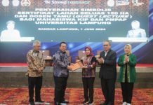 Gubernur Arinal Serahkan Hibah Tanah Seluas 150 Hektare di Kota Baru ke Unila