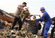 Aksi Bersih Pantai, Cara Polresta Bandar Lampung Sambut HUT Bhayangkara ke-78