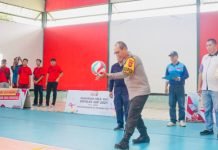 Lakukan Servis Pertama, Irjen A. Rachmad Wibowo Buka Turnamen Bola Voli Kapolda Cup 2024