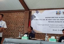 Bupati Agus Istiqlal Buka Konferkab PWI Pesibar: Jadilah Wartawan Profesional