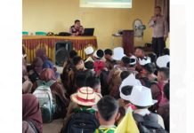 Polsek Tulang Bawang Tengah Berikan Penyuluhan Bahaya Narkoba Pada Pelajar SMPN 6