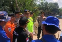Tinjau Lokasi Runtuhnya Jembatan Akibat Tertabrak Ponton, Kapolda Sumsel Tekankan Upaya Pemulihan Dampak Perekonomian Warga
