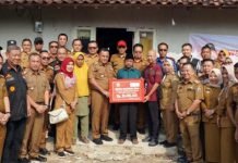 Tekan Angka Kemiskinan Ekstrem, Nanang Ermanto Kembali Serahkan Bantuan Bedah Rumah