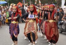Ratusan Pelajar di OKI Ramaikan Lomba Gerak Jalan dengan Kostum Unik
