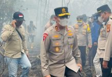 Cek Karhutla di Lempuing Jaya OKI, Kapolda Sumsel Pertebal Personel BKO dan Brimob ke Lapangan