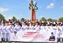 Pemkab OKI Bagikan 1.500 Bendera Merah Putih