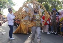 Meriah, Warga OKI Tumpah Ruah ke Jalan Saksikan Pawai Kemerdekaan