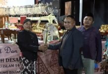 Ikut Giat Bersih Desa, Bupati Nanang Hadiri Pagelaran Wayang Semalam Suntuk di Way Galih