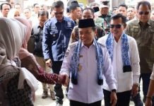 Wako Ahmadi Dampingi Gubernur Al Haris Serahkan Beasiswa Dumisake