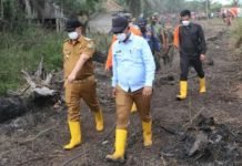 Atasi Karhutla di Sungai Rotan, Pj. Bupati Muara Enim Minta Intensifkan Water Bombing