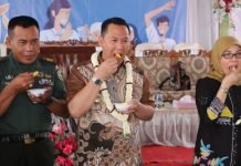 Buka Gerakan Aksi Bergizi, Pj. Bupati Muara Enim Makan Buah dan Sayur Bersama Pelajar