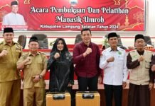 Pemkab Lampung Selatan Berangkatkan 15 Orang Ibadah Umrah