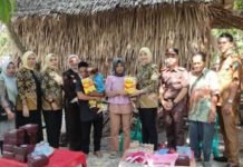 Hari Lahir Kejaksaan, Kajari OKI Kunjungi Anak Stunting di Desa Celikah Kayuagung